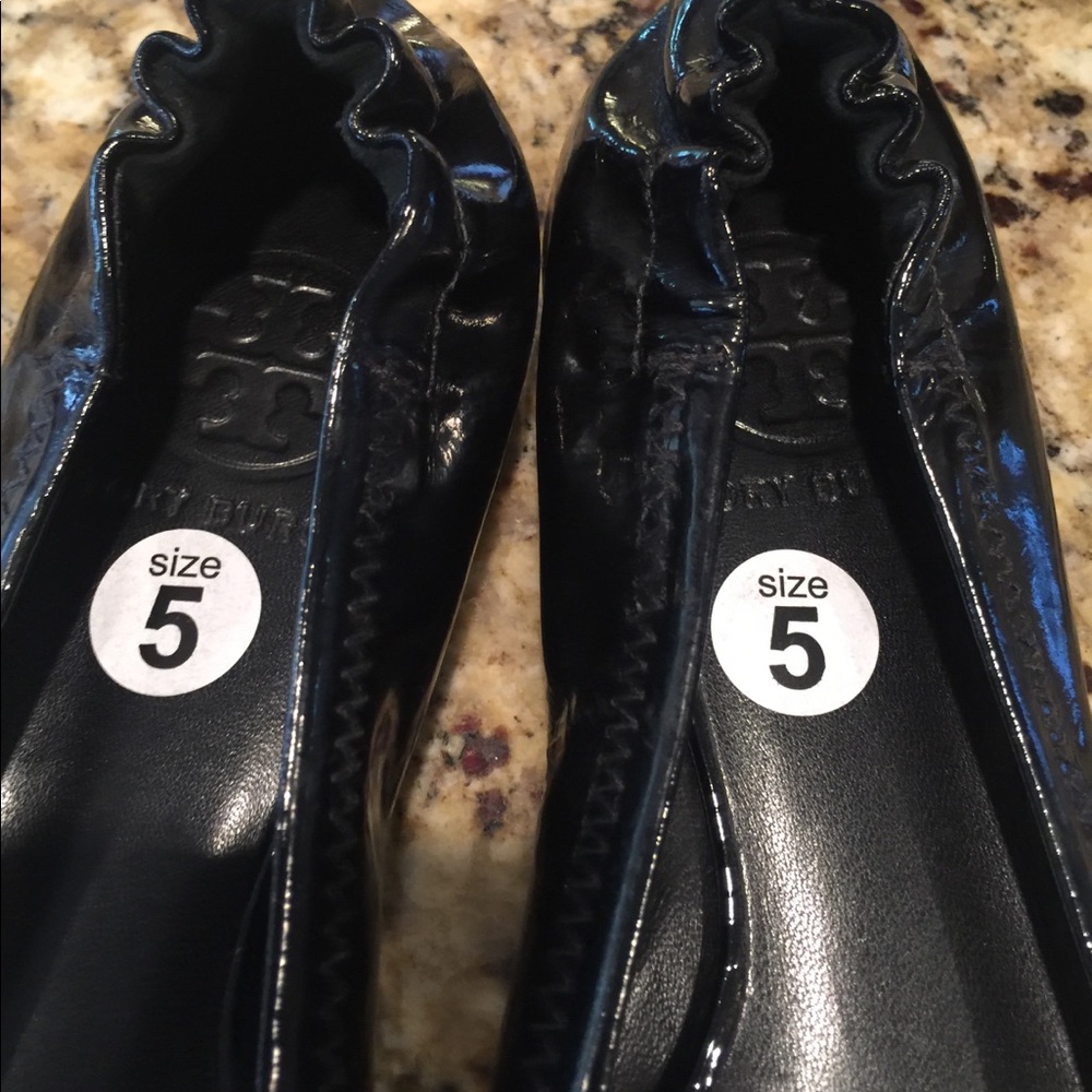 Tory Burch Reva Black Patent Ballet Flats - Picture 7 of 8